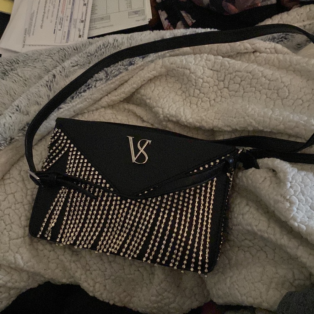 Victoria Secret Purse Sold out . - Picture 3 of 6